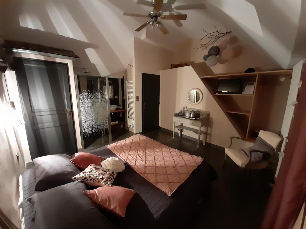 Les Hotes Du Lac, Chambres Et Tables D'Hotes Mandailles  Exteriér fotografie
